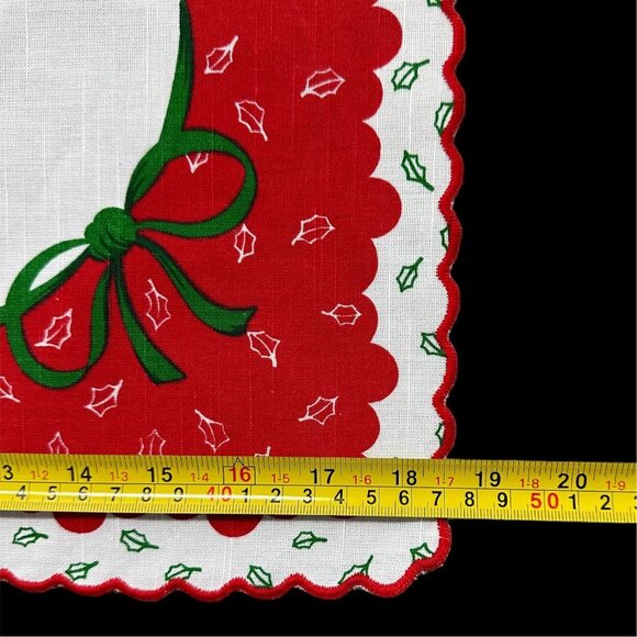 Vintage Christmas Napkins Bows Holly Leaves Red White Scalloped Edge Set of 4 - Picture 9 of 9